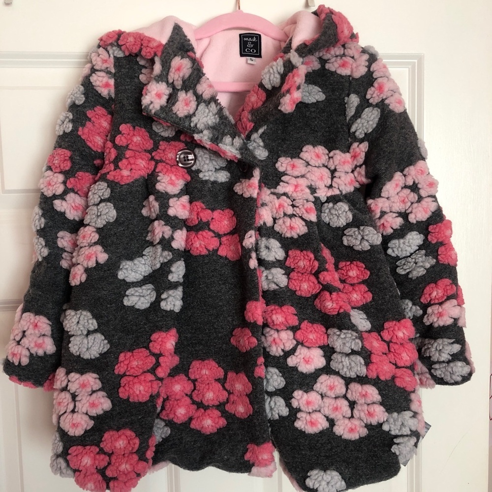 Mack & Co faux fur girl coat, hooded, gray with pink flowers, size 5, NWT